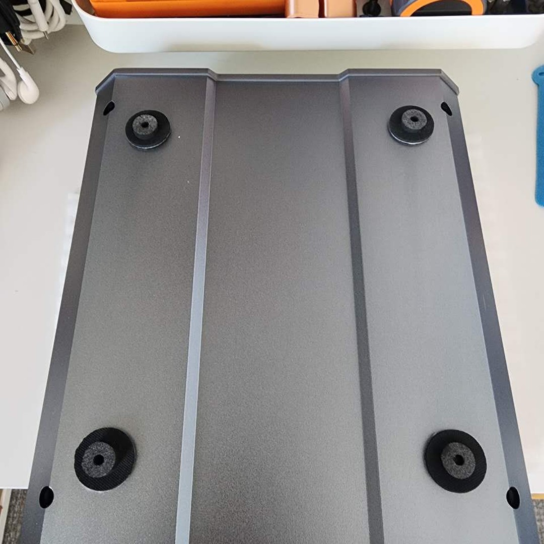 INERTA equipment feet placed near the corners of a Burson chassis